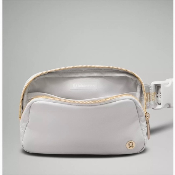 Lululemon Everywhere Belt Bag 1L   Vapor/Gold/White, WORDMARK - Picture 6 of 13